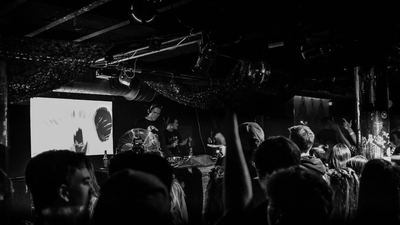 Underground drum and bass performance 1